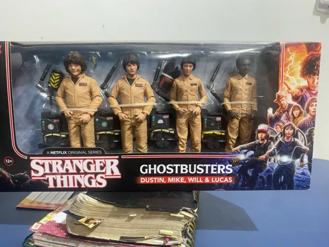 Stranger things ghostbuster Macfirline lacrado