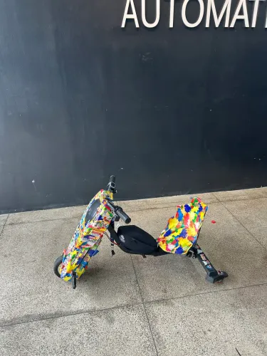 Triciclo elétrico semi novo 