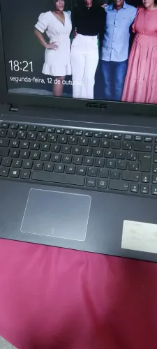 Notebook semi novo 