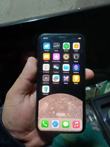 Vendo iphone xs 256 giga tela original com pelicula so tampa trincada preço pra ir logo 