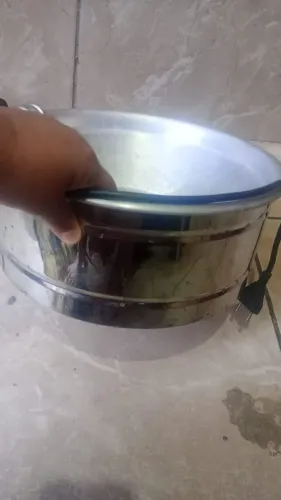 Fritadeira elétrica 3,5 litro usada uma vez só a peneira tá com ferrugem mais tá perfeita