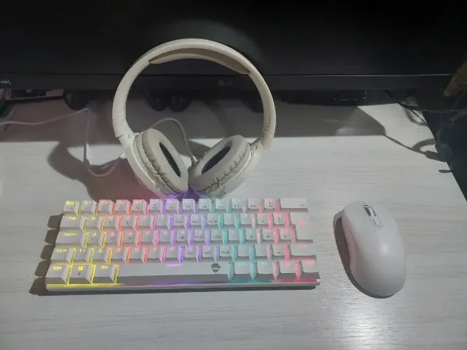 Teclado Mecânico 60% RGB | Mouse Sem Fio Bluetooth 5.4 | Headphone P2961