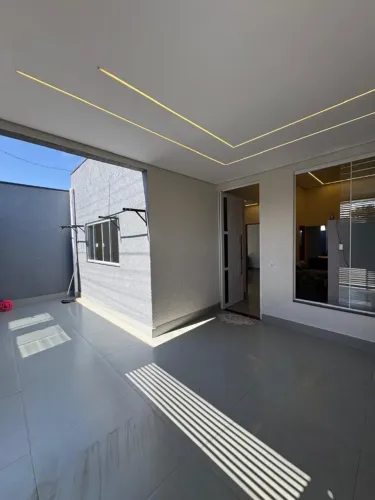 Casa Nova 3 Quartos c/ Suíte - Pé-Direito Duplo - Acabamento Premium