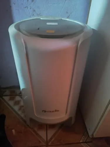 Vende - se não está funcionando, somente para arrumar ou retirada peças..