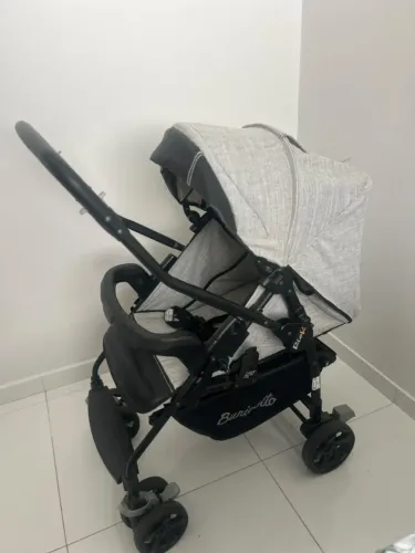 Carrinho Burigotto e bebê conforto