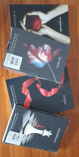 Vendo Coleção 4 Livros Saga Crepúsculo