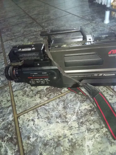 Filmadora antiga de 1987 funcionando perfeitamente com caixa original
