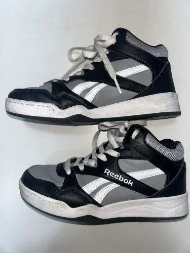Tênis Reebok número 32.
