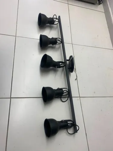 Luminária de Teto Spot com 5 Lâmpadas Direcionáveis - Preta