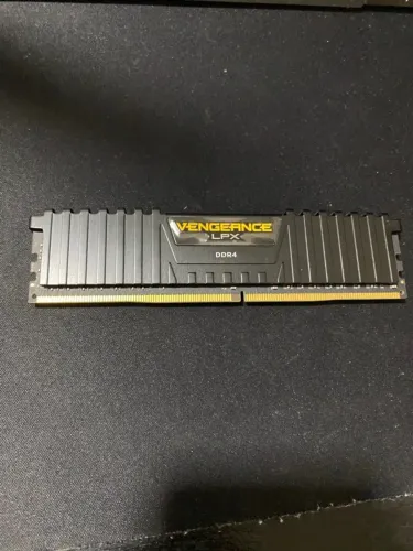 Memória DDR4 Corsair Vengeance 16GB 2400mhz