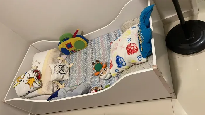 Cama montessoriana tok stok