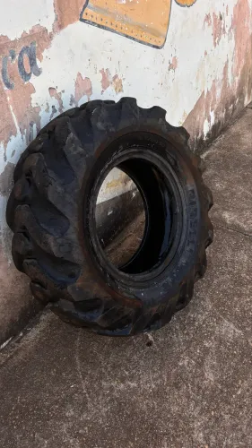 Pneu Pirelli 12.5/80-18 para Retroescavadeira / Máquina Pesada