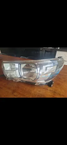 Farol Hilux 2018 dianteiro esquerdo, original, sem led em até 10x de R$100,00 no cartão