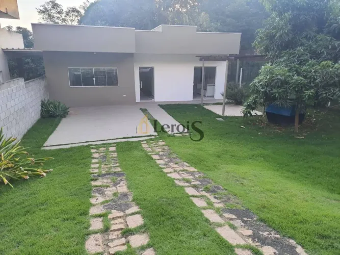Casa com 2 dormitórios para alugar, 110 m² por R$ 3.050,00/mês - Condomínio Chácaras Flóri