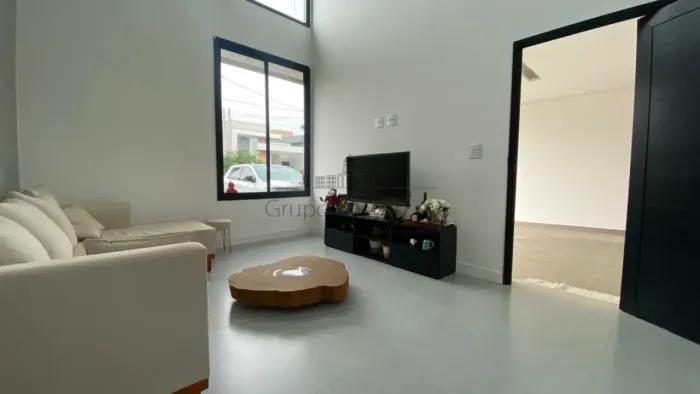 Oportunidade - Casa em Condomínio - Malibu Residencial - Caçapava - 3 Dormitórios - 250m².