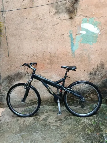 Bicicleta pra vender "em boas condições quadro toda de alumínio"
