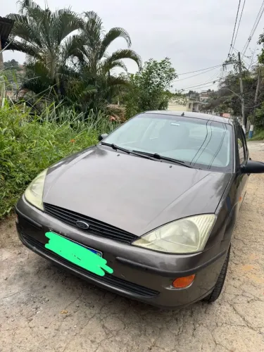 Ford Focus 1.8 16V 5P 2001