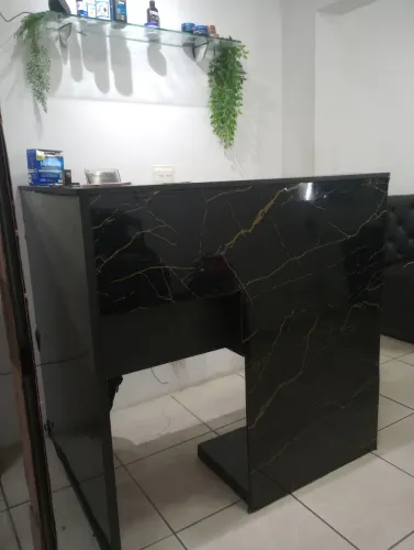 Balcão recepção em madeira