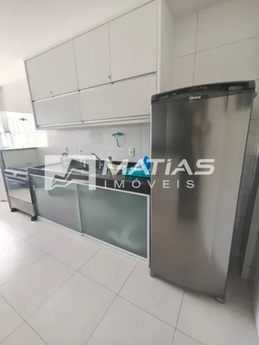 Apartamento de 3 quartos na Praia do Morro: 1 suíte, 1 sala, 2 banheiros, 2 vagas de garag