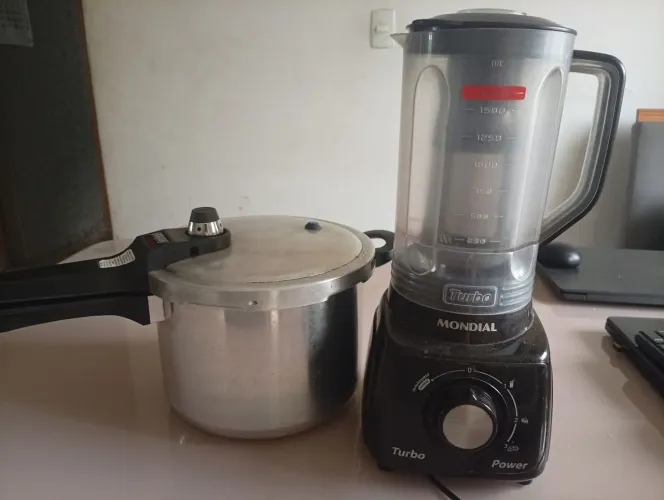 Panela de pressão e liquidificador completo