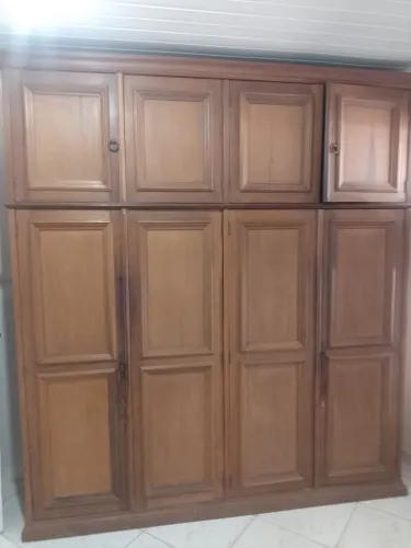 Guarda Roupa de Madeira 