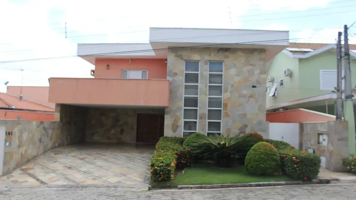 Casa para Locação em Jacareí na Vila Zezé, Jacareí-SP: 4 quartos, 1 suíte, 3 salas, 5 banh