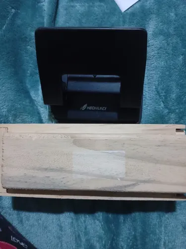 Furador de papel neomundi + caixa com apagador