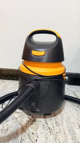 Aspirador de pó e água
