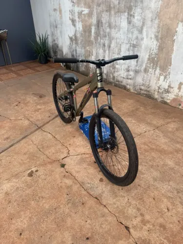 vendo bicicleta aro 26 . Cubo tanke ,aro vmax,banco DDK,quadro Gios FRX EVO,