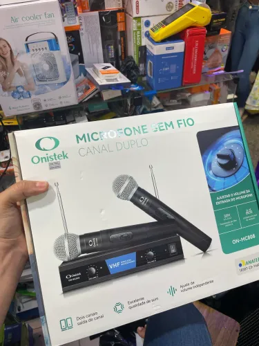 Microfone duplo sem fio com receptor digital
