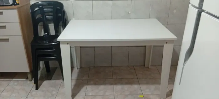 Vende-se  box solteiro e mesa