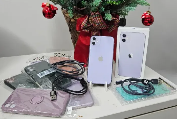 Smartphone Apple iPhone 11 128GB roxo com capinhas películas cabos USB