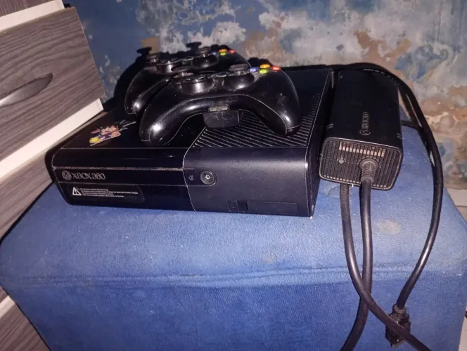 Xbox 360 Super slim R$700