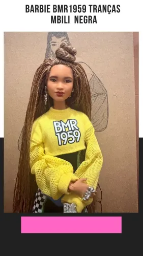 BARBIE BMR NEGRA COM BLUSA AMARELA