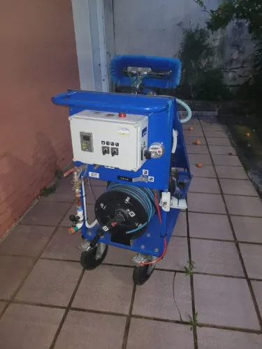 Máquina limpeza de vidros e fachadas Qleen (PURAQLEEN)