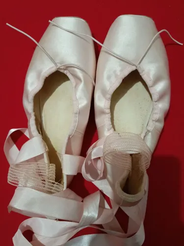 Sapatilhas de ponta da só dança, usadas