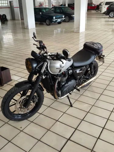 Triumph Street twin 900