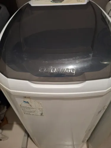 Tanquinho de lavar roupas.