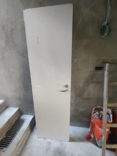 Folha de porta com fechadura ,chave e dobradiças