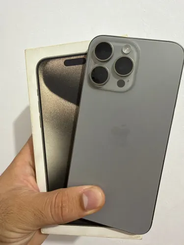 iPhone 15 Pro Max Cinza