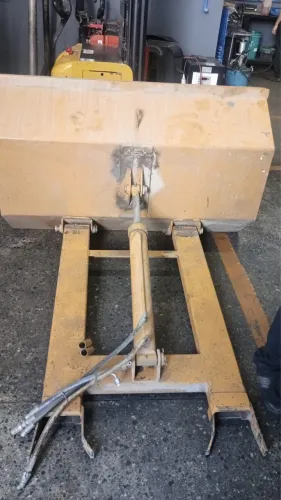 ? VENDE-SE CONCHA PARA EMPILHADEIRA - 1m³ ?