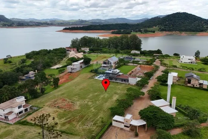 Terreno 1000m² no condomínio Castanheira em Piracaia