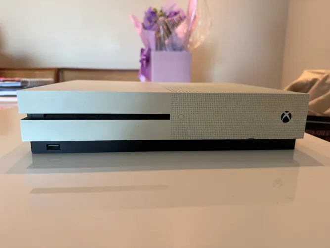 Xbox one Slim + Controle Xbox One