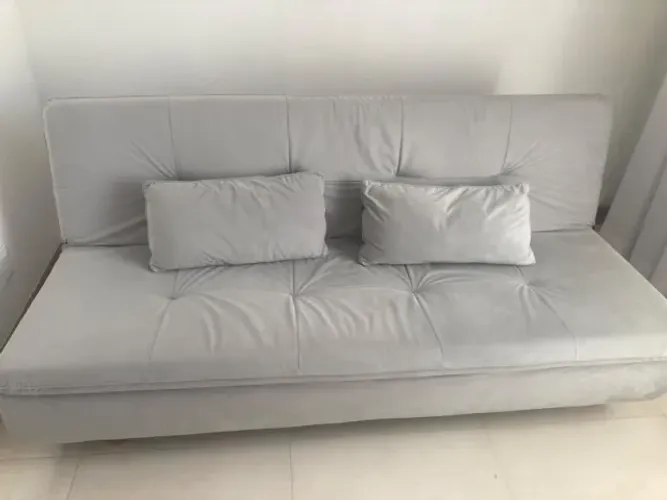 Sofá cama retrátil veludo cinza