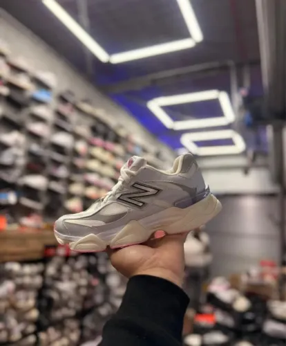 Tênis New balanc 9060 por 99
