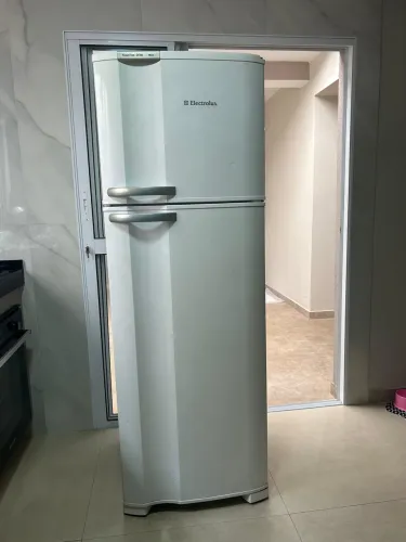 Geladeira frost free DF38 Electrolux