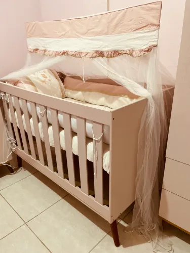 Berço Infantil Retrô Rosé em Excelente Estado - Nunca Usado