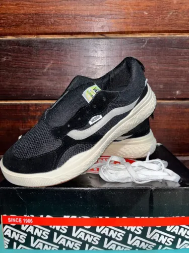  Tênis Vans UltraRange - Preto/Branco | Original
