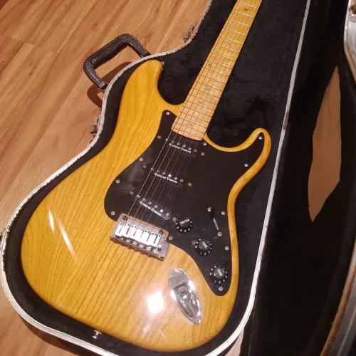 Fender Lite Ash Stratocaster 2007 (modelo 026-5002)