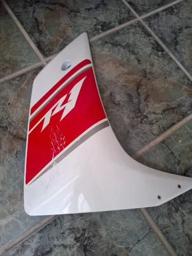 Lateral direita Yamaha R1 2008 